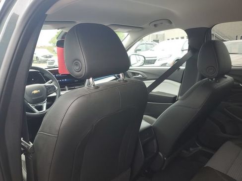 Used 2025 Chevrolet Trax LT w/ Driver Confidence Package FWD image 9