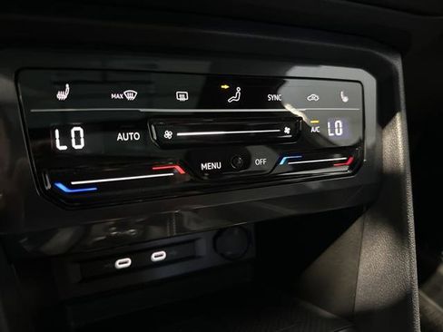 Certified 2022 Volkswagen Tiguan SE R-Line image 30