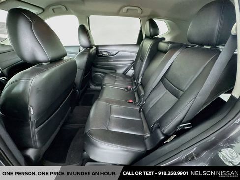 Used 2018 Nissan Rogue SL FWD image 25