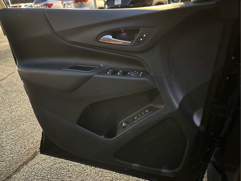 Used 2020 Chevrolet Equinox LT w/ Midnight Edition image 24