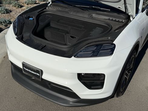 Used 2025 Porsche Macan 4S Electric image 31