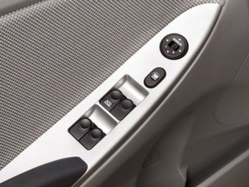 Used 2013 Hyundai Accent GLS w/ Premium Pkg image 21