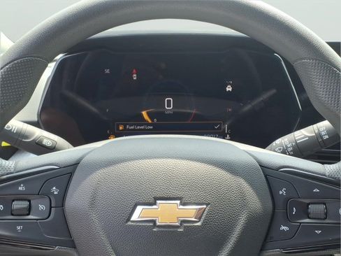 Used 2025 Chevrolet Trax LT FWD image 18