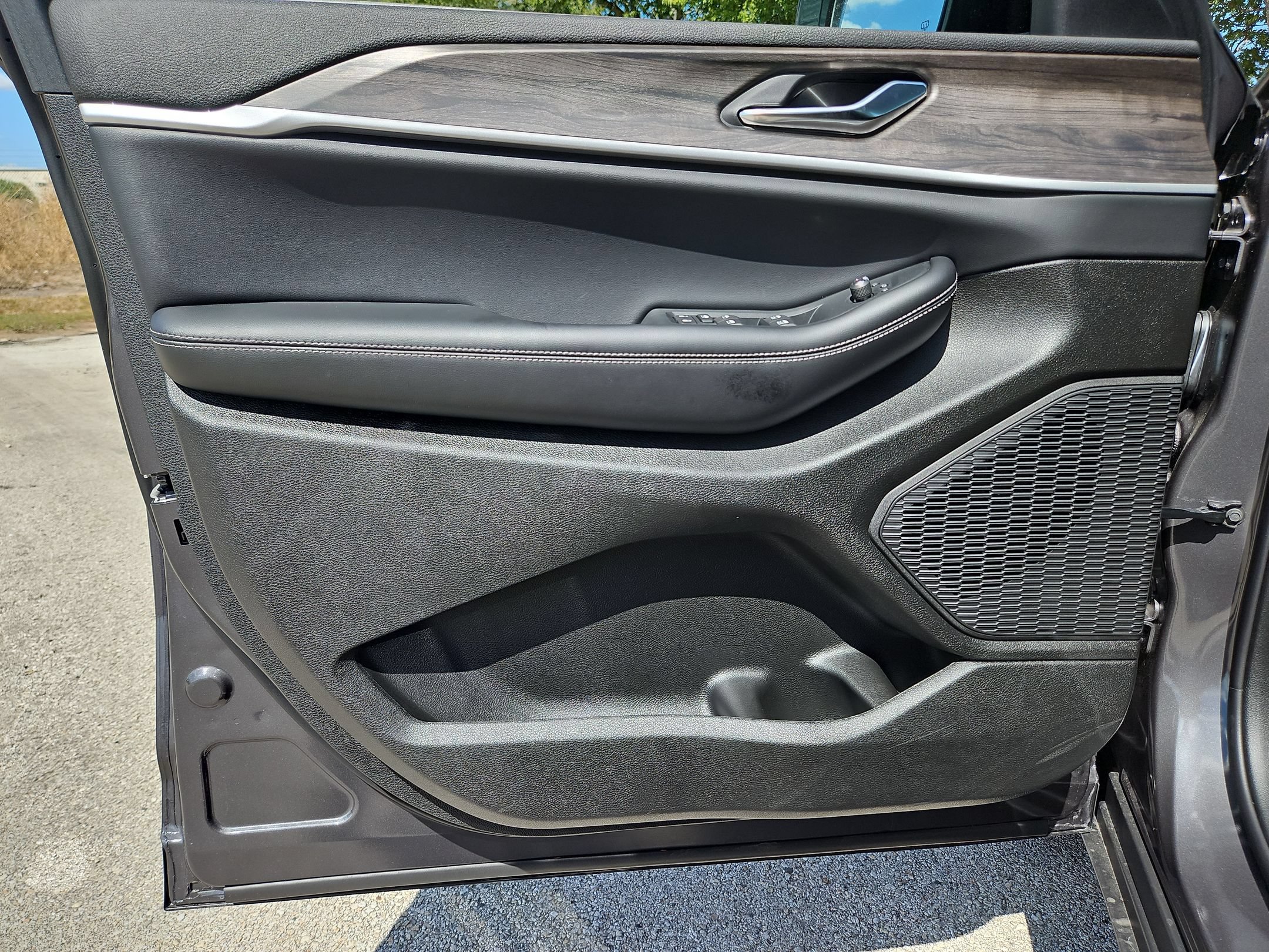 New 2026 Jeep Grand Cherokee Altitude RWD image 11