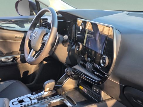 Used 2025 Lexus NX 250 NX 250 Premium w/ Towing Package (2000 Lbs) image 26