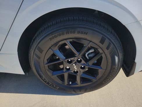 Used 2025 Kia K5 LXS image 29