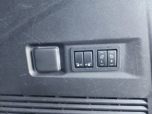 Used 2021 Chevrolet Tahoe Premier w/ Premium Package image 16