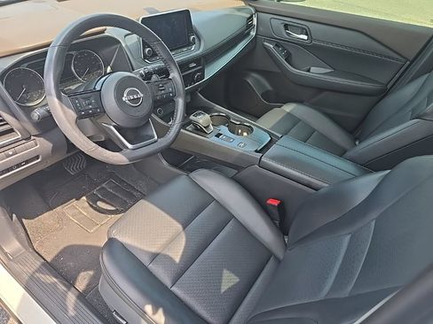 Used 2023 Nissan Rogue SV w/ SV Premium B Package FWD image 12