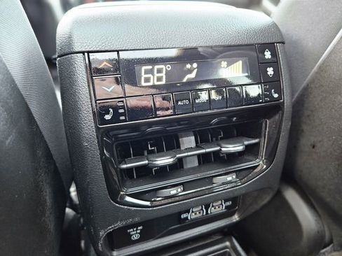 Used 2024 Jeep Grand Cherokee L Limited w/ Luxury Tech Group II image 29