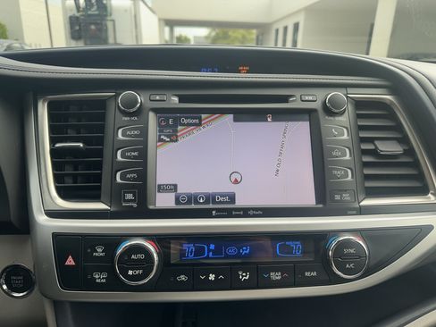 Used 2019 Toyota Highlander Limited AWD/4WD image 25