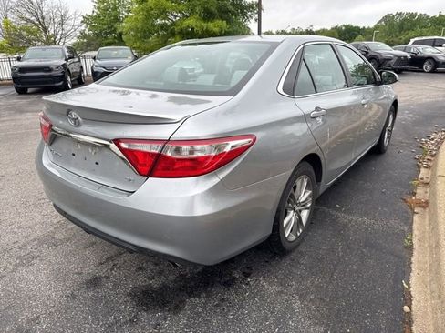 Used 2017 Toyota Camry SE FWD image 3