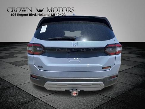 Used 2025 Honda Pilot TrailSport image 10