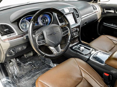 Used 2018 Chrysler 300 Limited image 4