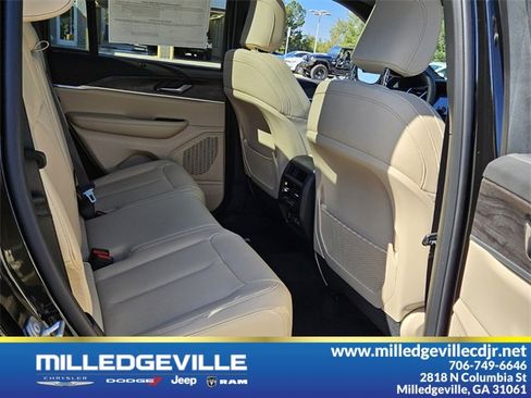 New 2025 Jeep Grand Cherokee Limited w/ Luxury Tech Group II image 16