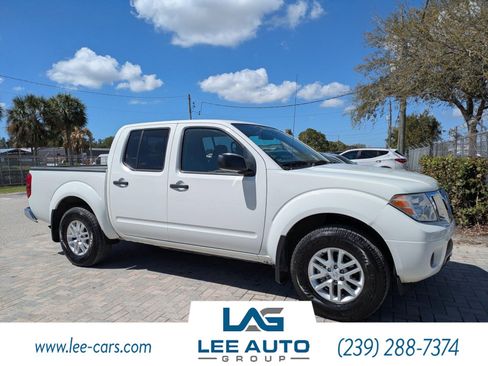 Used 2021 Nissan Frontier SV image 1