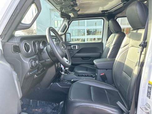 Certified 2023 Jeep Wrangler Sahara w/ Cold Weather Group image 9