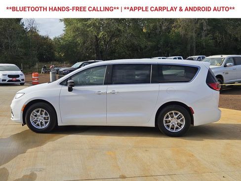 New 2026 Chrysler Pacifica Select image 5