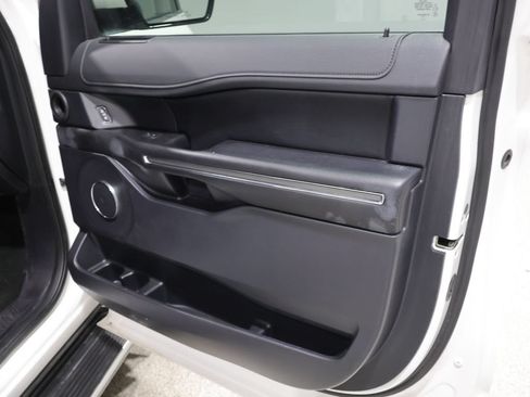 Used 2020 Ford Expedition XLT w/ Equipment Group 202A AWD/4WD image 29
