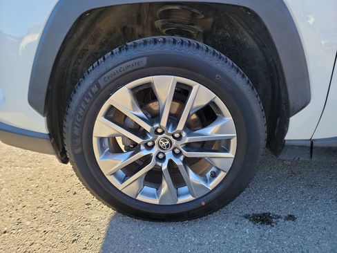 Used 2021 Toyota RAV4 Limited image 10