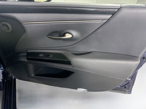 Used 2023 Lexus ES 350 w/ Accessory Package (Z2) image 32