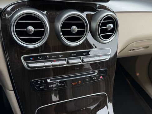 Used 2019 Mercedes-Benz GLC 300 4MATIC image 33