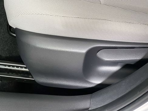 Used 2020 Toyota Corolla LE image 16