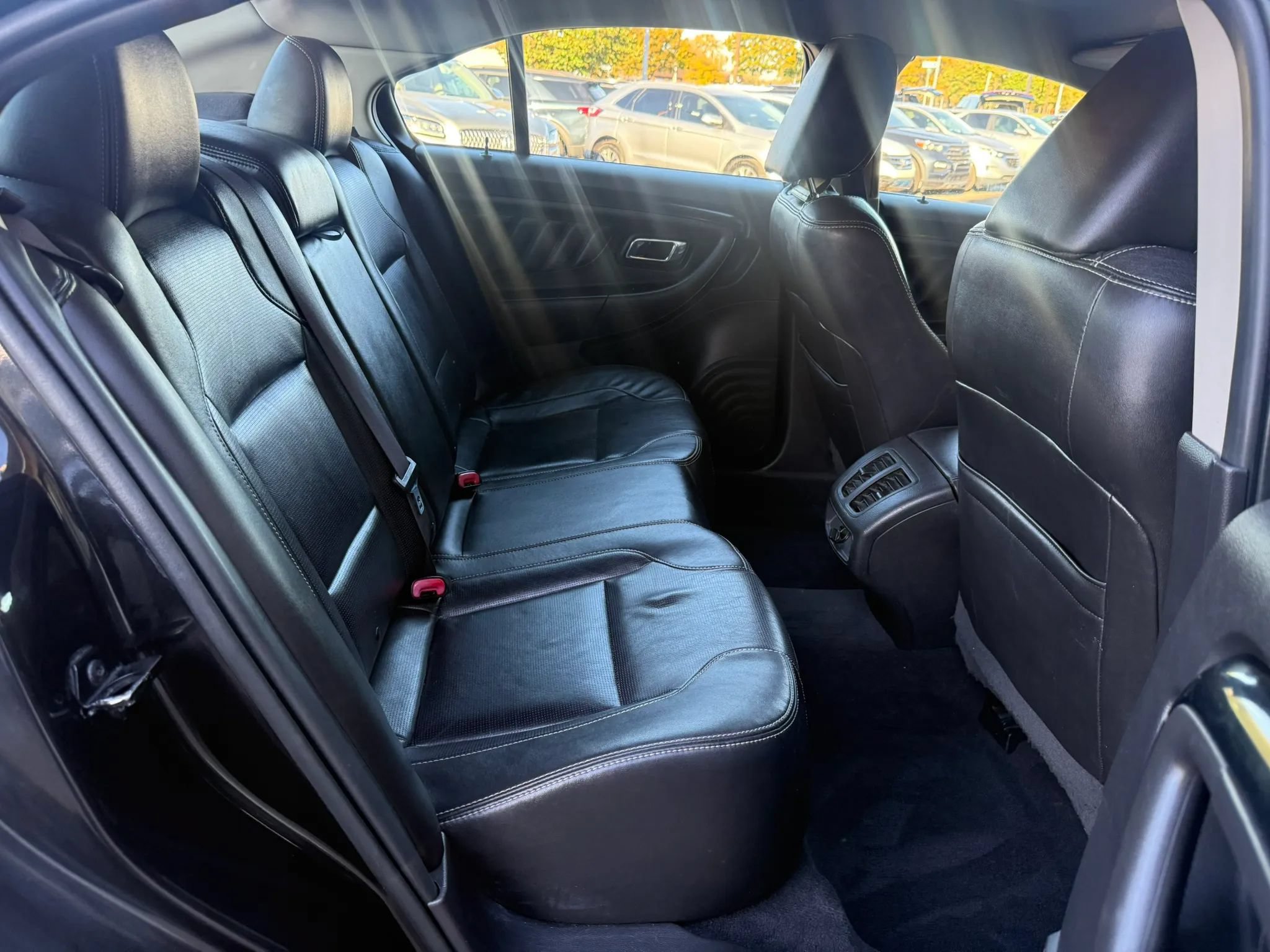 Used 2010 Ford Taurus Limited FWD image 27