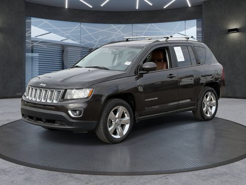 Used 2014 Jeep Compass Limited w/ Sun/Sound Group AWD/4WD image 2