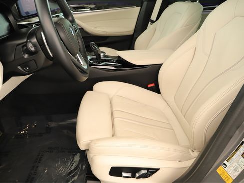 Used 2022 BMW 540i w/ M Sport Package image 24