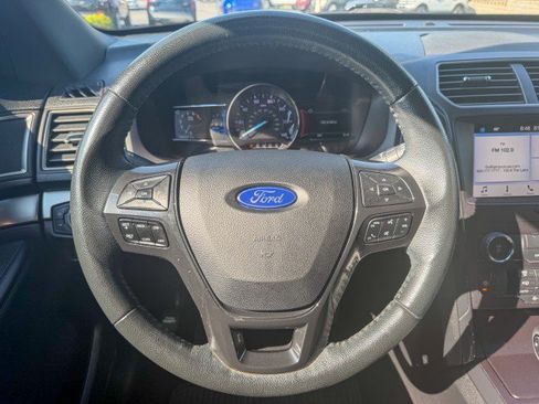 Used 2019 Ford Explorer XLT w/ Equipment Group 201A FWD image 9