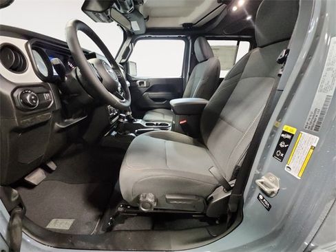 New 2025 Jeep Gladiator Sport image 9