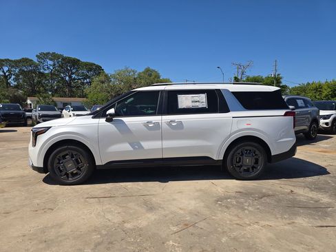 New 2026 Kia Carnival EX FWD image 5
