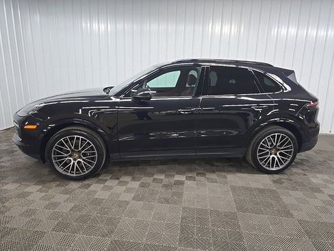 Used 2022 Porsche Cayenne Platinum Edition image 5