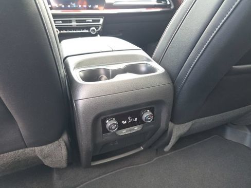 Used 2026 Chevrolet Traverse Z71 w/ LPO, Illumination Package AWD/4WD image 32