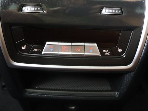 Used 2022 BMW X5 xDrive40i AWD/4WD image 57