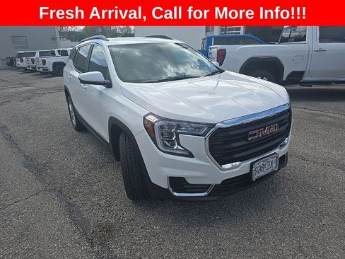 Used 2024 GMC Terrain SLE w/ Driver Convenience Package image 1
