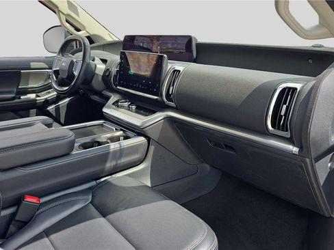 Used 2025 Ford Expedition Platinum AWD/4WD image 16