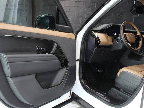 Used 2023 Land Rover Range Rover Sport SE Dynamic image 24