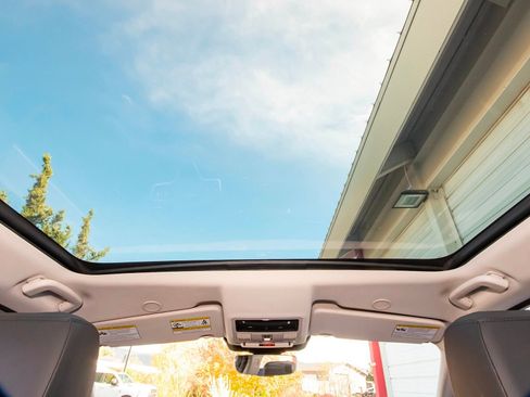 Used 2025 Land Rover Discovery Sport S image 47