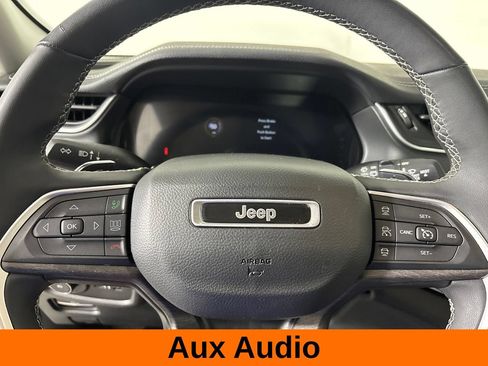 Used 2023 Jeep Grand Cherokee Limited AWD/4WD image 16