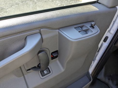 New 2025 GMC Savana 2500 w/ Chrome Appearance Package RWD image 10