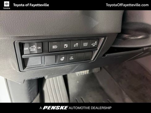 Used 2023 Toyota Tundra Limited AWD/4WD image 29