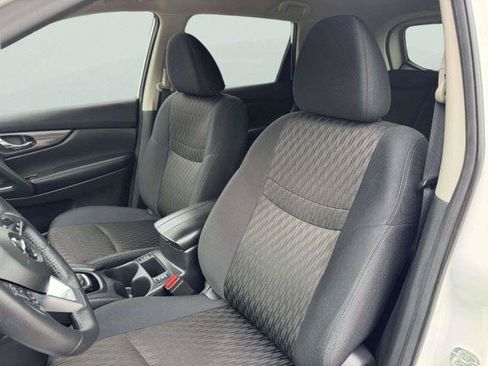 Used 2019 Nissan Rogue SV FWD image 23