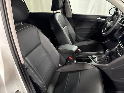 Used 2021 Volkswagen Tiguan SE AWD/4WD image 33