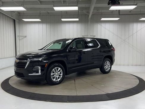Used 2023 Chevrolet Traverse LS FWD image 4