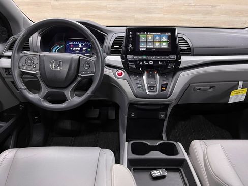 Used 2024 Honda Odyssey EX-L image 2