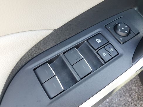 Used 2016 Toyota Highlander Limited image 22