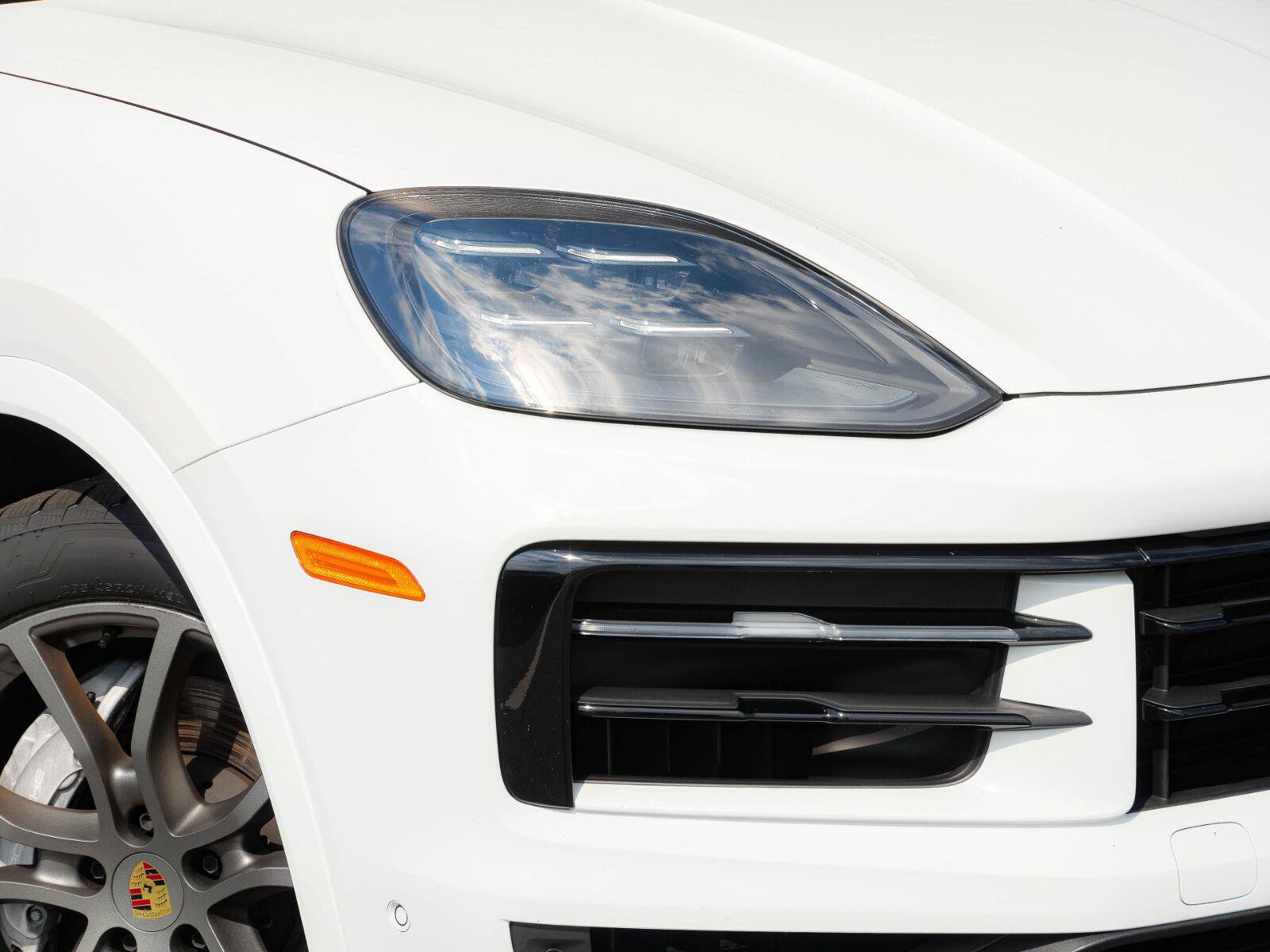 Used 2024 Porsche Cayenne Coupe AWD/4WD image 37