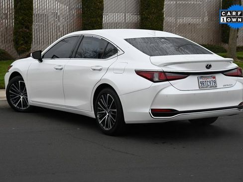 Used 2025 Lexus ES 300h w/ Premium Package image 4
