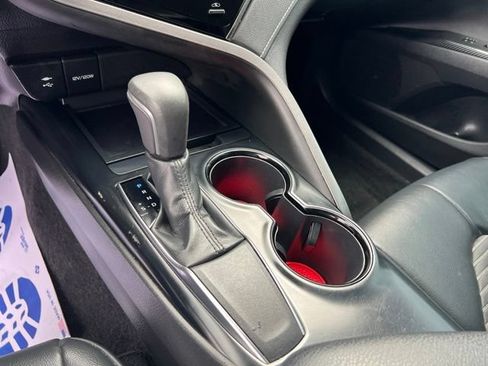 Used 2019 Toyota Camry SE FWD image 17